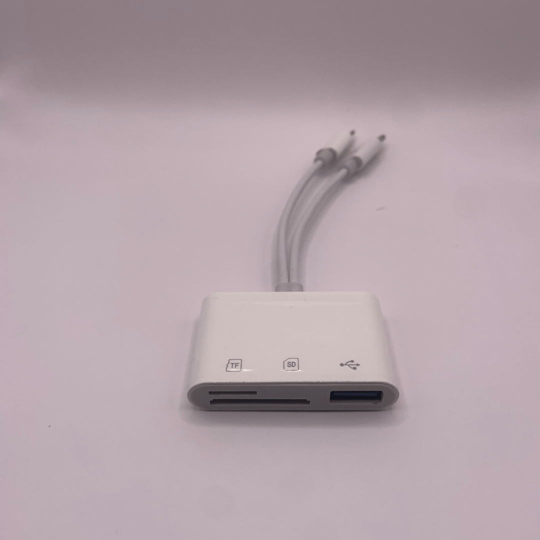 SD CARD READER WITH LIGHTNING AND USB C INTERFACES